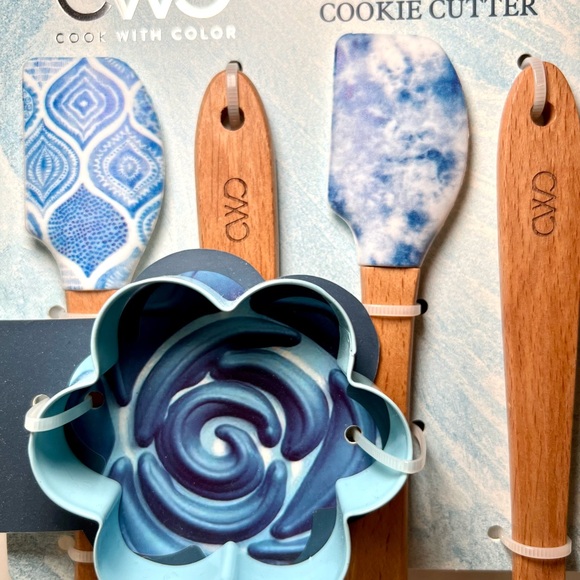 Set of 4 Mini IKAT Blue Silicone Spatulas + Blue Metal Flower Cookie Cutter - Picture 2 of 10